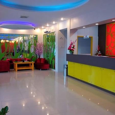 Wisma Asiatique Hotell Pakanbaru Exteriör bild
